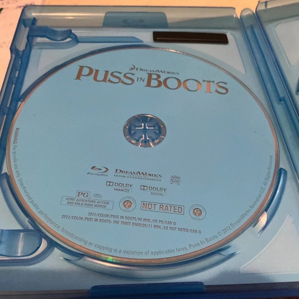 Blu Ray Disc - Puss n Boots.  V49
